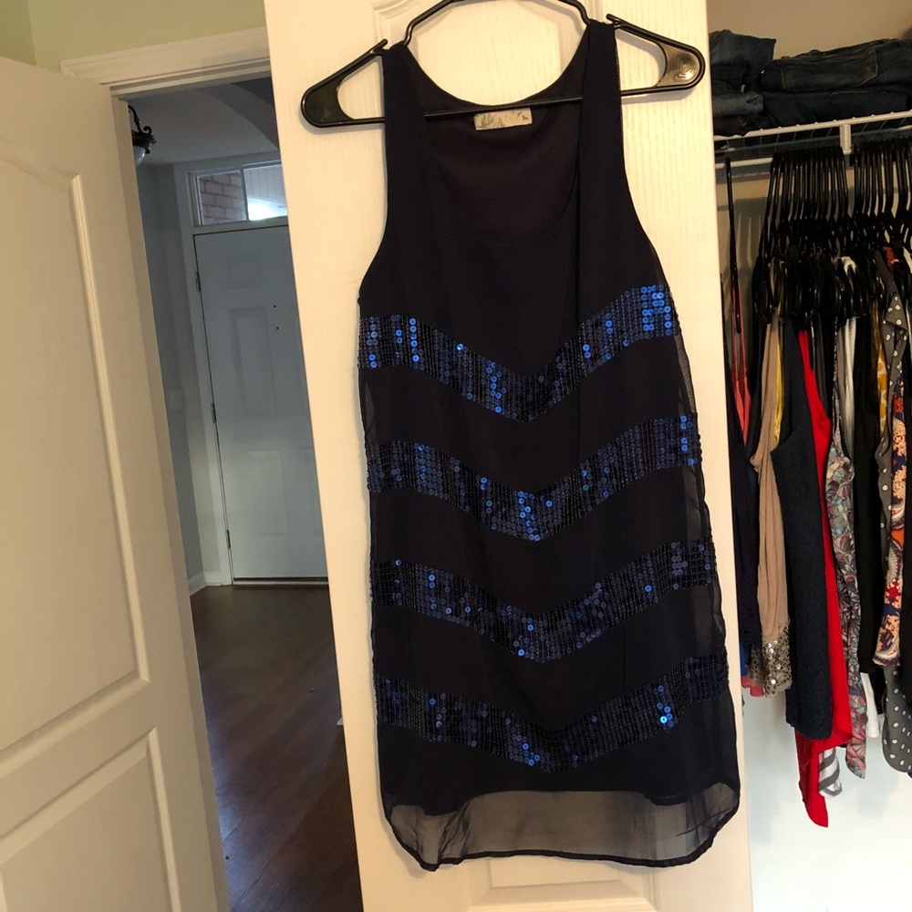 Flowy navy blue dress with sequin pattern